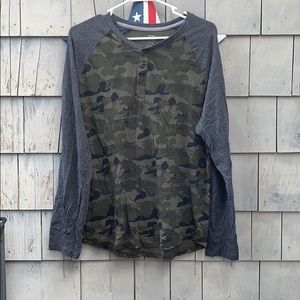 Old Navy men’s L long sleeve with buttons SOFT